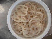 香味四溢的凉拌藕做法图解3)