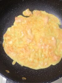 香飘十里的胡萝卜鸡蛋饼做法图解5)