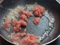 家常菜芹菜炒肉末做法图解5)