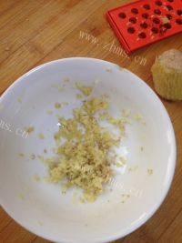 美味的清蒸河蟹做法图解5)