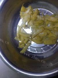香气浓郁的蜂蜜柚子茶做法图解2)