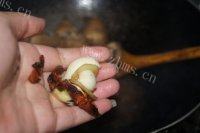 口感丰富的啤酒烧猪蹄做法图解5)