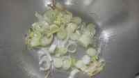 好吃的黑椒牛蛙做法图解3)