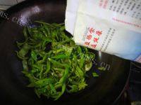 「美味可口」辣椒炒鸡蛋做法图解6)