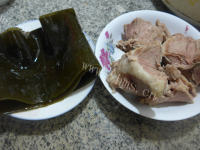 自制海带肉骨汤做法图解1)