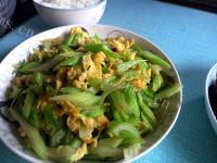 家常菜芹菜炒鸡蛋