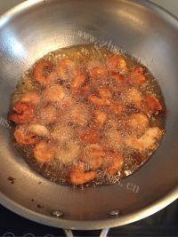 美味的炸虾仁做法图解3)