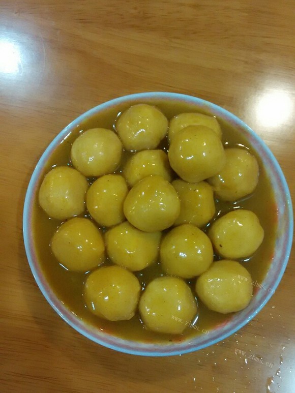 色泽鲜亮的咖喱鱼蛋