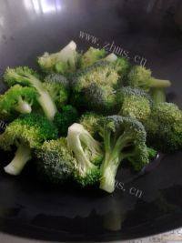 最爱的清炒西兰花做法图解4)