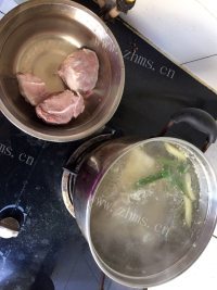 美味营养的牛骨汤做法图解4)