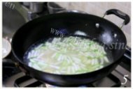 咸蛋干贝葫子汤做法图解5)