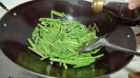 好吃的蒜蓉辣椒煸豆角做法图解4)