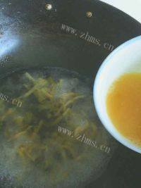 家常菜榨菜蛋花汤做法图解4)