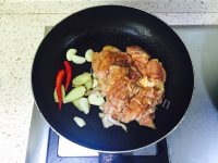 好吃的干锅孜然脆皮鸡做法图解4)