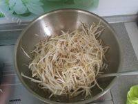 美美厨房之清炒绿豆芽做法图解4)