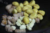 家常菜栗子红烧肉做法图解6)