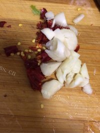 简单的凉拌香椿做法图解4)