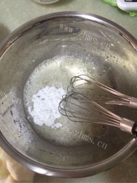 美味的脆椰酸奶蛋糕做法图解5)
