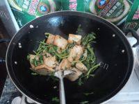 家常菜茼蒿炒豆腐做法图解6)