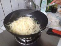 家常菜爆炒土豆丝做法图解4)