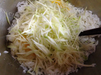 自制米饭鸡蛋饼做法图解3)