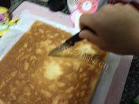 自制葱香肉松面包卷做法图解18)