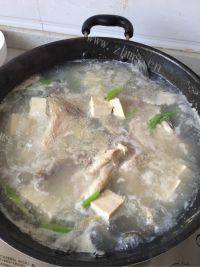 家常菜草鱼炖豆腐做法图解5)