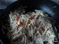 「首发」豆芽炒肉做法图解5)