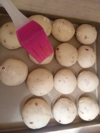 自制蔓越莓小餐包做法图解9)