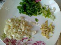 家常菜青椒炒花菜做法图解1)