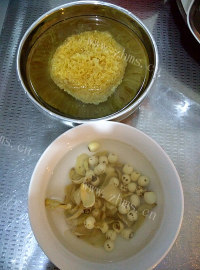 美味的百合莲子银耳羹做法图解1)