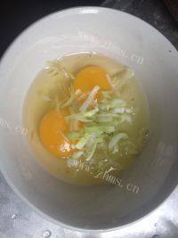 家常菜香椿芽炒鸡蛋做法图解2)