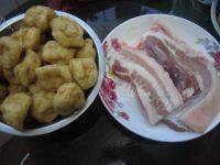 家常油豆腐红烧肉做法图解1)