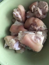 美味的红烧猪蹄做法图解4)
