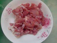 家常菜芹菜肉丝做法图解2)