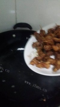 诱人的孜然牙签肉做法图解9)