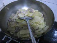 家常菜肉炒土豆片做法图解6)