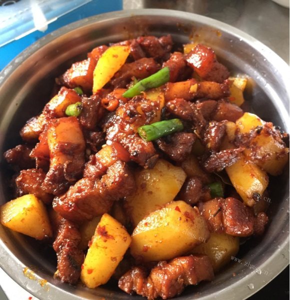好吃的五花肉炖土豆