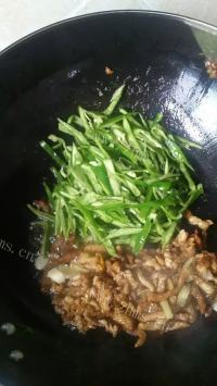 家常菜青椒炒肉丝做法图解5)