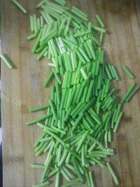 家常菜素炒蒜苔做法图解2)