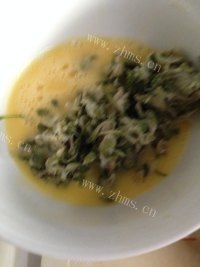 美味的槐花山药蛋做法图解4)