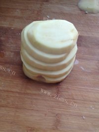 美味营养的土豆炖粉条做法图解2)
