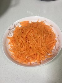 美味的胡萝卜土豆丝做法图解1)