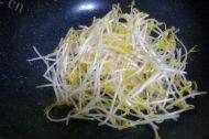 家常韭菜炒豆芽做法图解5)