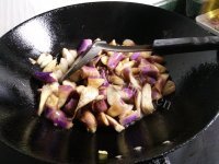 美味营养的油焖茄子做法图解5)