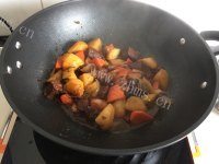 家常版红焖土豆牛肉做法图解11)