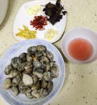 鲜香酒焖紫苏黄油花蛤做法图解1)