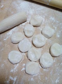 美味的荠菜饺子做法图解8)