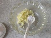 美味的老干妈拌凉粉做法图解5)
