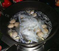 美味的牛丸木耳炖粉皮做法图解11)